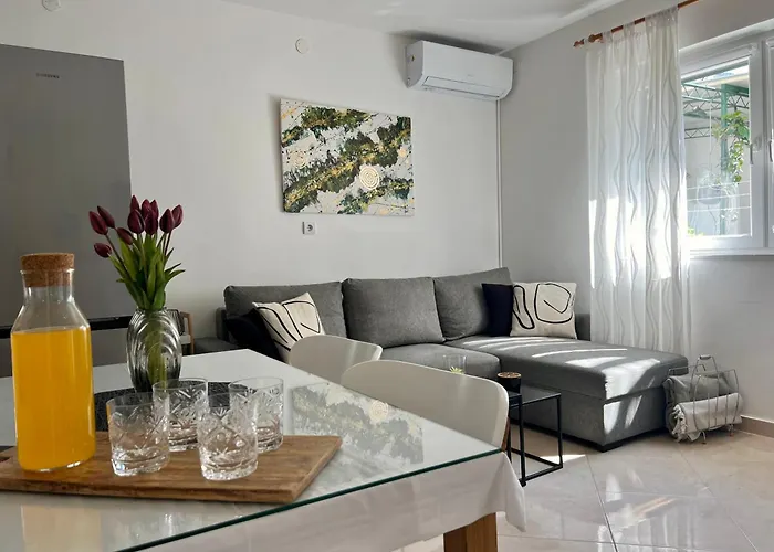 Apartments De La Marina